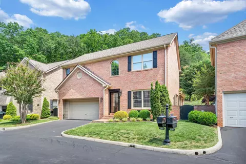 5509 Village Dr, Roanoke, VA 24018