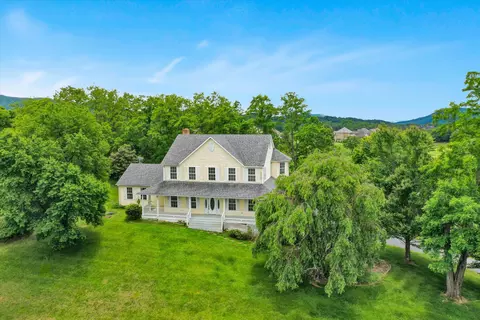 118 S Braemar Cir, Daleville, VA 24083