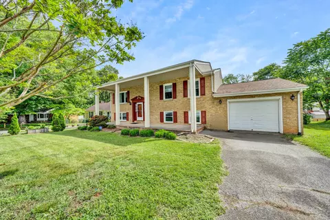 2121 Montgomery Cir, Vinton, VA 24179