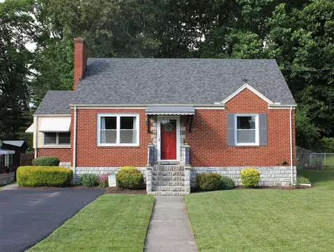 1027 Overland Rd SW, Roanoke, VA 24015