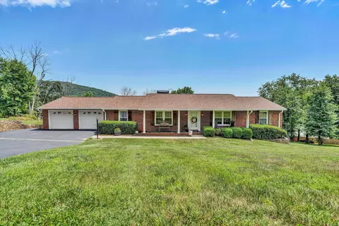 4212 Berry Hill Cir, Vinton, VA 24179