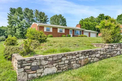 2370 Riverdale Rd SE, Roanoke, VA 24014