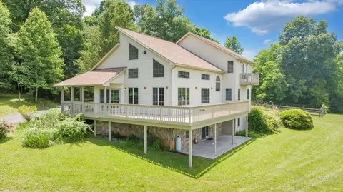 6043 White House Rd, Moneta, VA 24121