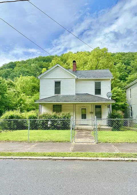 513 Roxbury St, Clifton Forge, VA 24422