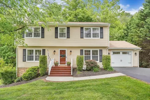 7824 Forest Edge Dr, Roanoke, VA 24018