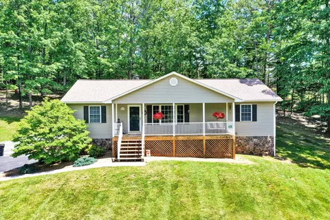 110 Sherwood Dr, Blue Ridge, VA 24064