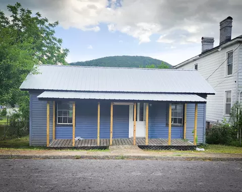 709 Pine St, Clifton Forge, VA 24422