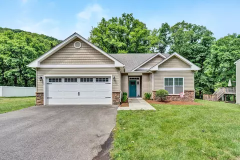 3055 Franklin St, Salem, VA 24153