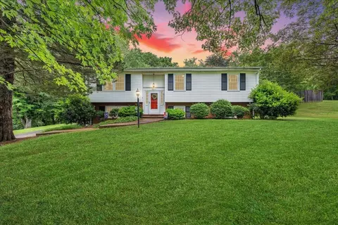 5824 Arcturus Dr, Roanoke, VA 24018