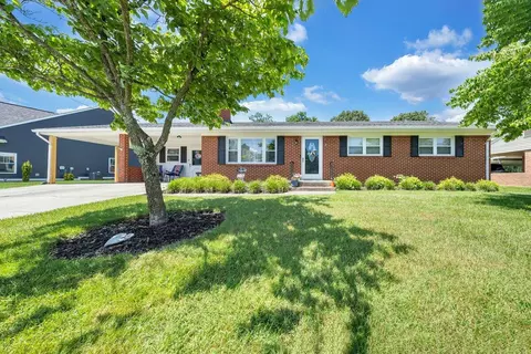 505 Chamberlain Ln, Salem, VA 24153