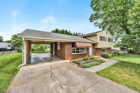 5703 Brahma Rd, Roanoke, VA 24018