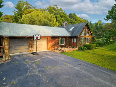 3912 Whippoorwill Ln, Salem, VA 24153