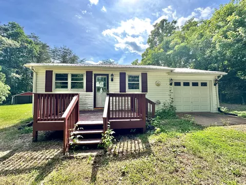 392 Blue Ridge Dr, Gretna, VA 24557