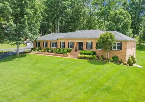 8248 Olde Tavern Rd, Roanoke, VA 24019