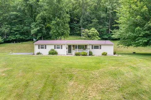 499 Greenway Hollow Rd, Troutville, VA 24175