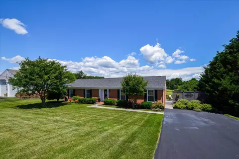 65 Hilltop Cir, Daleville, VA 24083