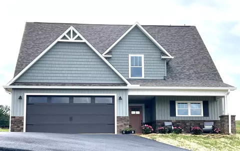 72 Castle Dr, Fincastle, VA 24090