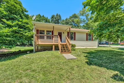 2005 Captain Dr, Salem, VA 24153