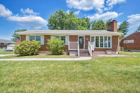 5811 Thornrose Rd, Roanoke, VA 24012