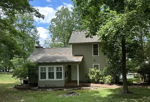 100 Black Locust Ct, Moneta, VA 24121