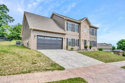 7096 Linn Cove Ct, Roanoke, VA 24018