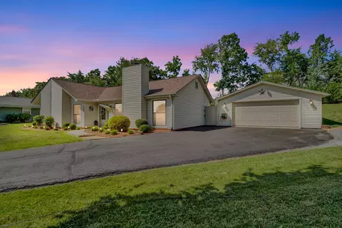 8240 Waterfall Dr, Roanoke, VA 24019