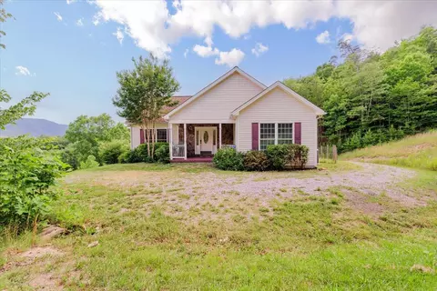 7945 Bradshaw Rd, Salem, VA 24153