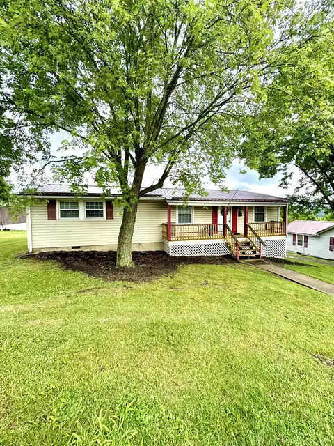 611 E Kline St, Covington, VA 24426