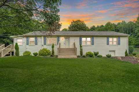 6990 Dawnwood Rd, Roanoke, VA 24018