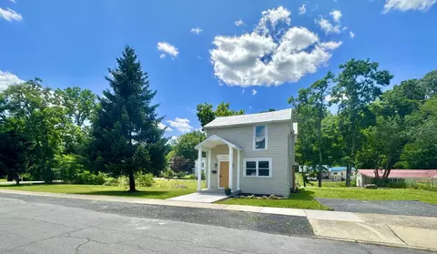 909 Rose Ave, Clifton Forge, VA 24422