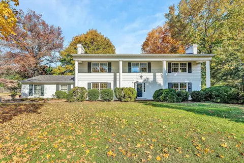 5564 Valley Dr, Roanoke, VA 24018