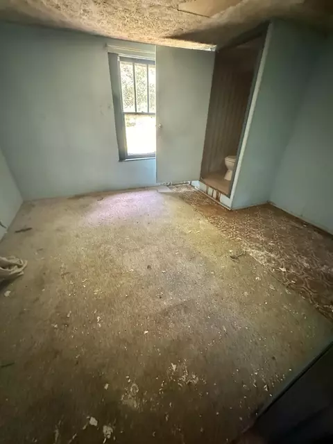 Bedroom - 1815 S Carpenter Dr, Covington, VA 24426 photo 6 of 6