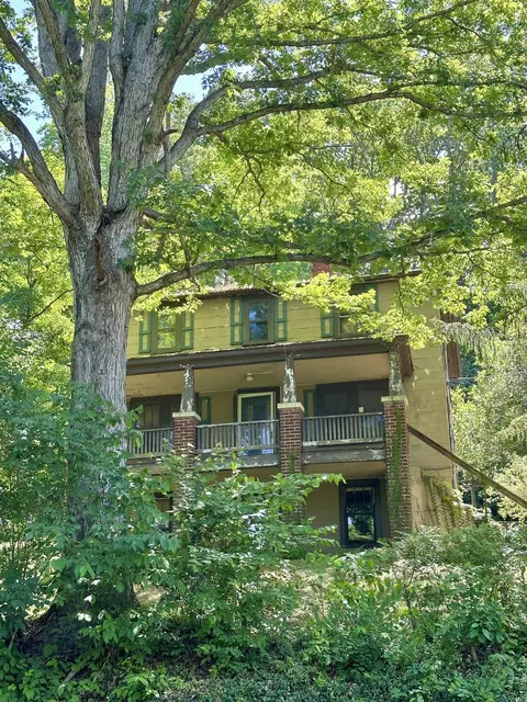 1815 S Carpenter Dr, Covington, VA 24426
