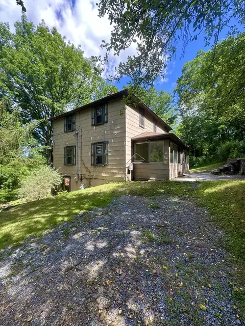 Exterior - 1815 S Carpenter Dr, Covington, VA 24426 photo 2 of 9