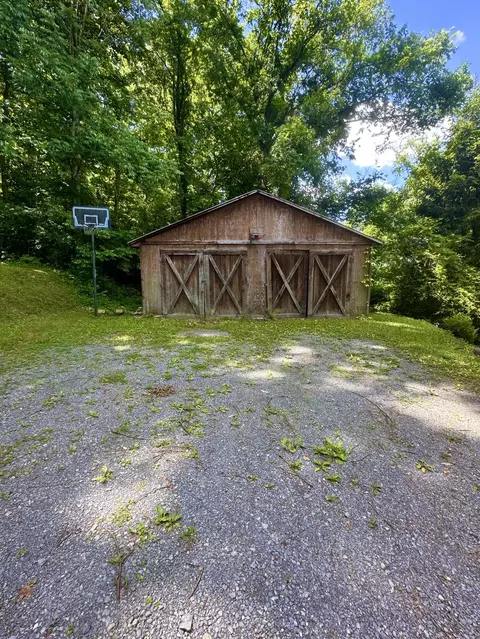 Exterior - 1815 S Carpenter Dr, Covington, VA 24426 photo 7 of 9