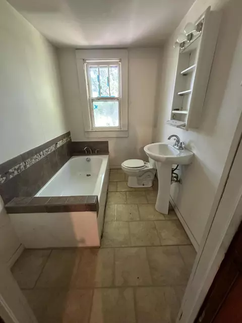 Bath - 1815 S Carpenter Dr, Covington, VA 24426 photo 2 of 3
