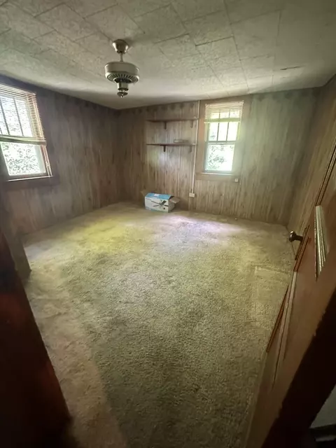 Bedroom - 1815 S Carpenter Dr, Covington, VA 24426 photo 5 of 6