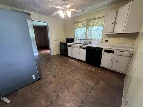 Kitchen - 1815 S Carpenter Dr, Covington, VA 24426 photo 1 of 2