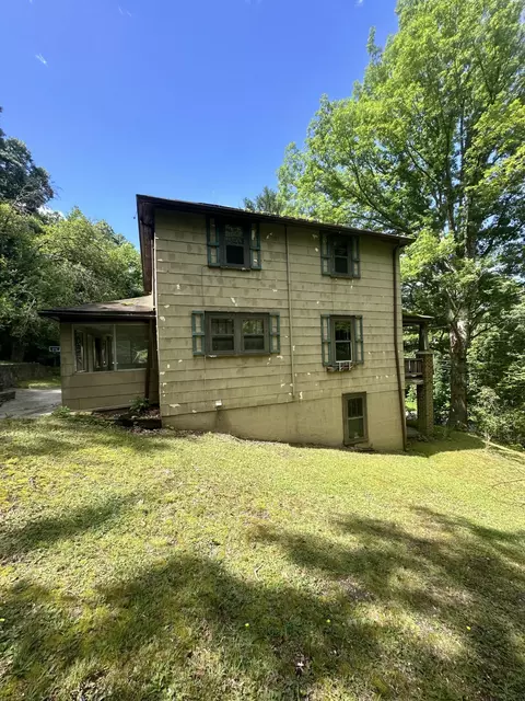 Exterior - 1815 S Carpenter Dr, Covington, VA 24426 photo 3 of 9