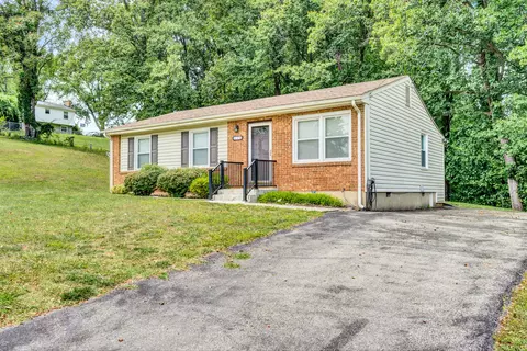 596 Stacie Dr, Vinton, VA 24179
