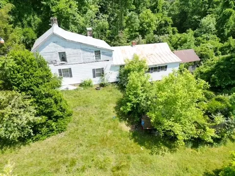 221 Foxwood Dr, Rocky Mount, VA 24151