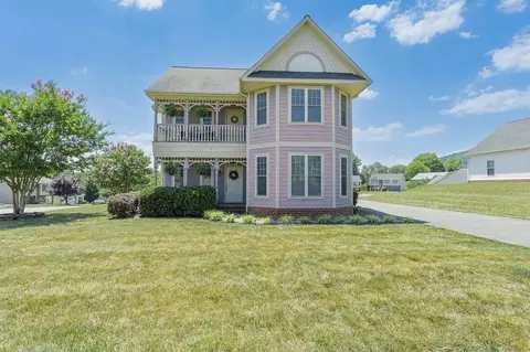 2706 Paddington Station Ln, Vinton, VA 24179