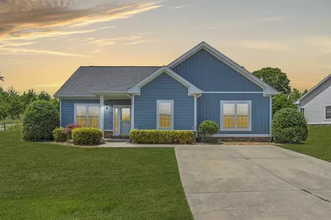1016 Barrow Hills Dr, Huddleston, VA 24104