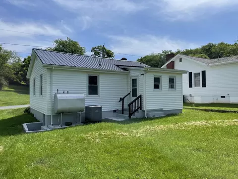 Exterior - 104 14th St, Buchanan, VA 24066 photo 5 of 6