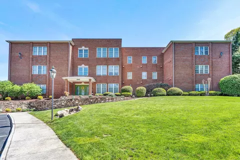 3060 Mcvitty Forest Dr # 212, Roanoke, VA 24018