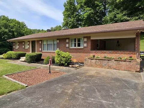 941 Lillian Naff Dr, Henry, VA 24102