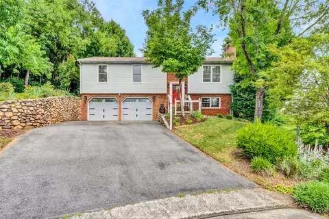 6043 Old Manor Ct, Roanoke, VA 24019