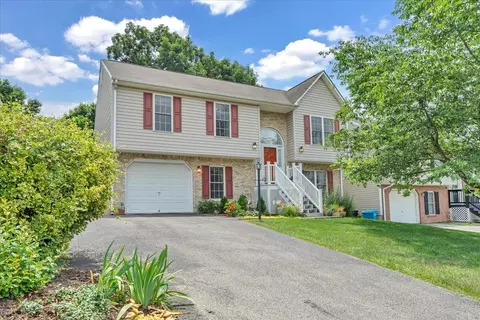 4945 Pine Glen Rd NE, Roanoke, VA 24019