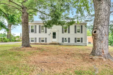 101 Lenox Cir, Roanoke, VA 24019