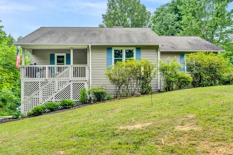 268 White Oak Dr, Blue Ridge, VA 24064